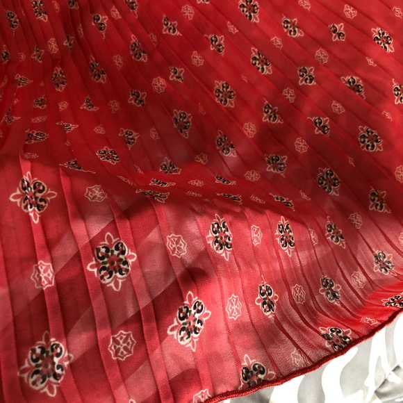 Red blouse - Picture 3 of 3